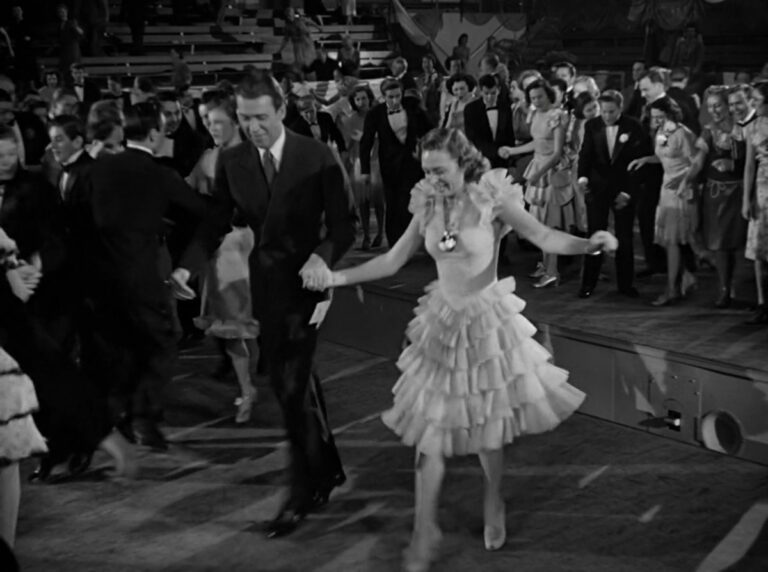 Its_a_Wonderful_Life_-_Dancing.jpg