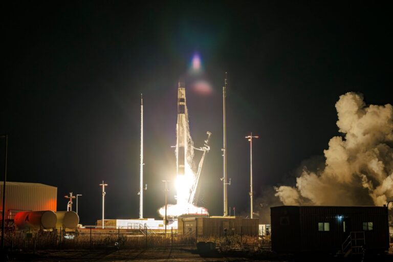 rocket-lab-liftoff-of-electron.jpg